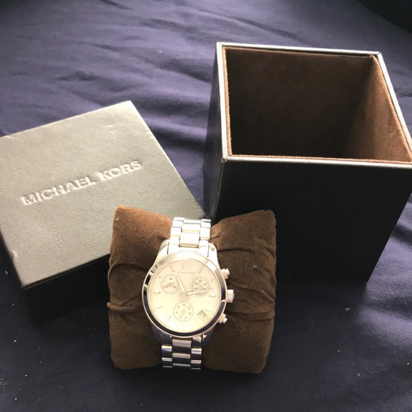Michael Kors Accessories - WORNED Michael Kors MK5428 Watch